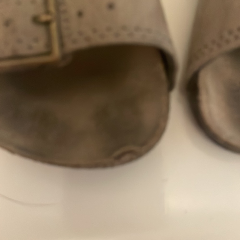 Sandals - Picture 2 of 2